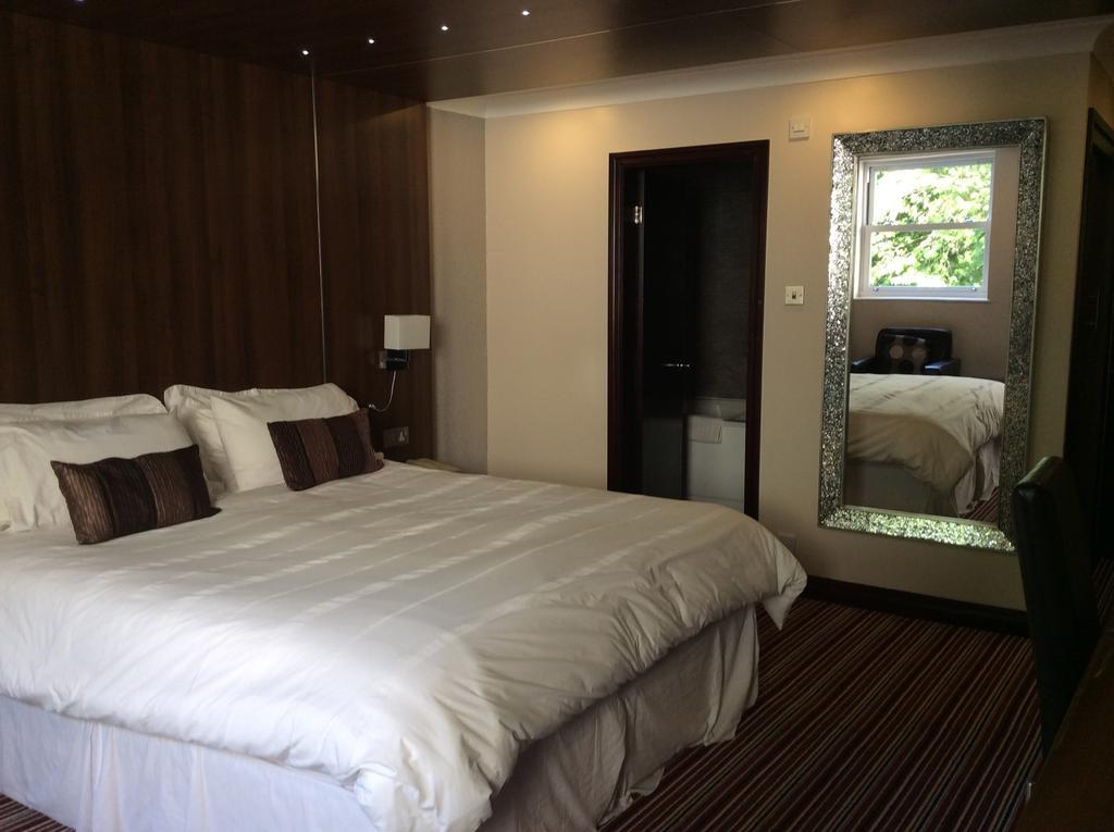 Briars Hall Hotel Burscough Zimmer foto